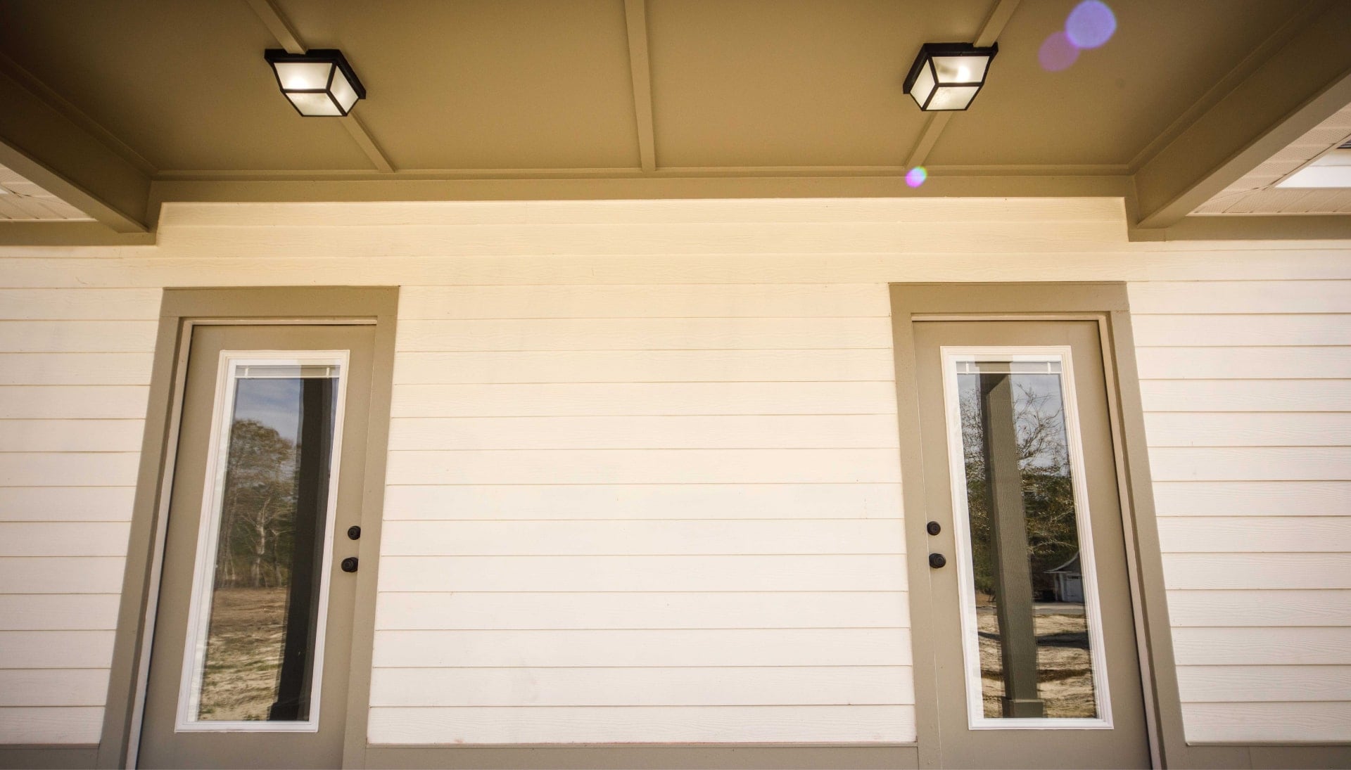 We offer siding services in Orange County, California. Hardie plank siding installation in a front entry way.